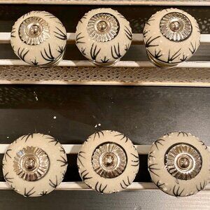 many sets of 6 new black & whiteceramic knobs/pull
